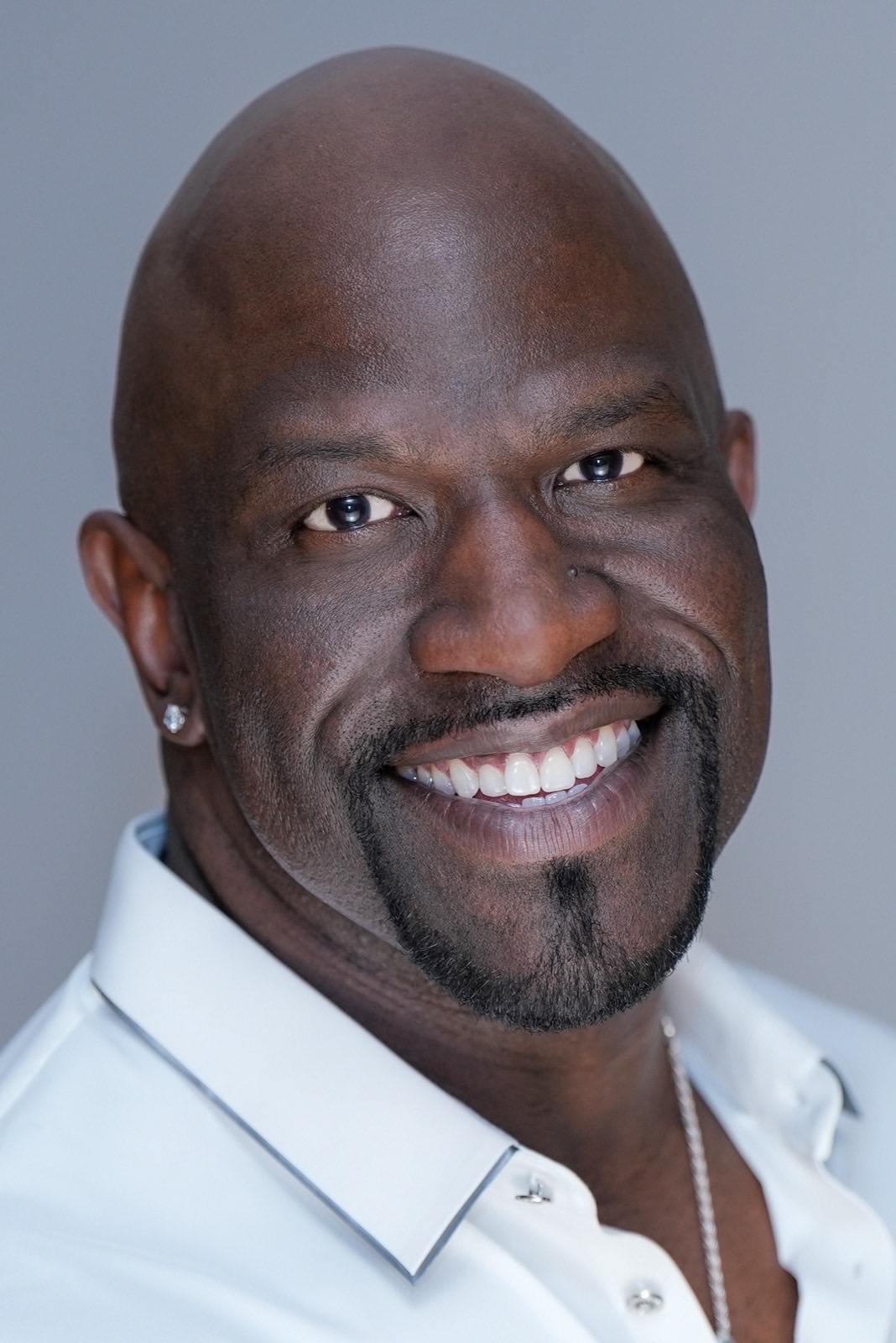 Isaac, actress headshot captured in a Las Vegas studio before traveling to Europe